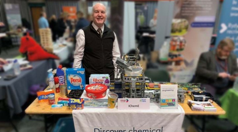 Chemical engineer uses cupcake-making LEGO machine in career speeches