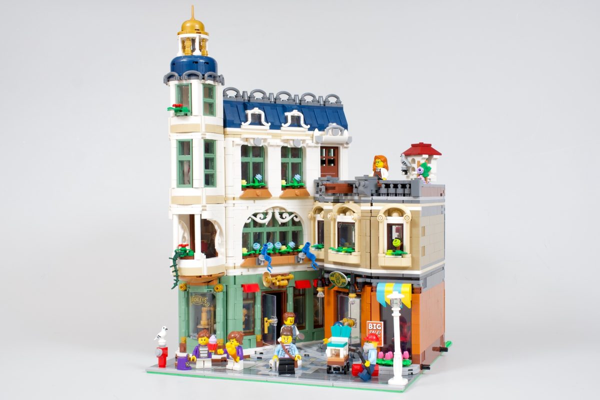 LEGO Icons 11371 Shopping Street review 16 1200x800