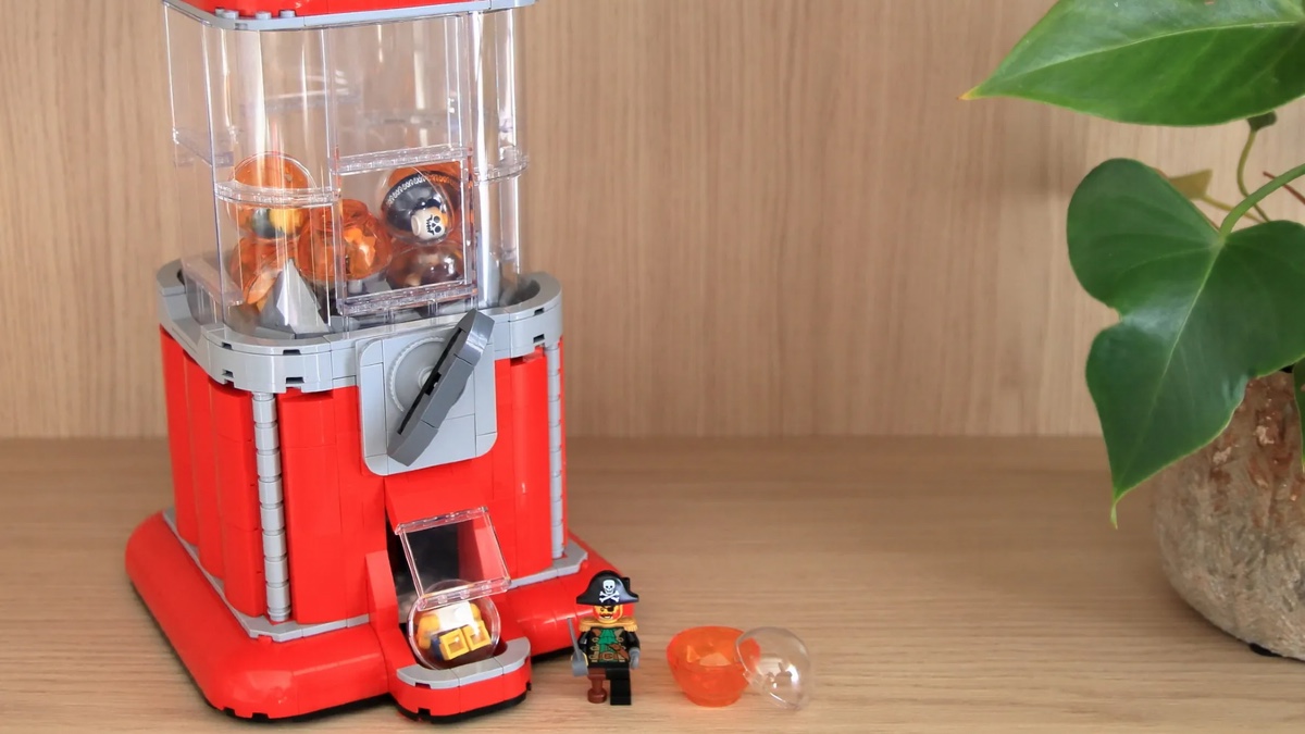 Spin for a LEGO minifigure as working gumball machine hits 10K on Ideas
