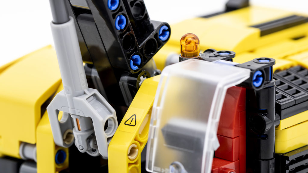 LEGO Technic 42121 Heavy Duty Excavator 6
