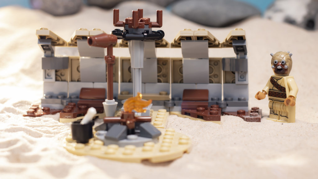 tusken hut folde out