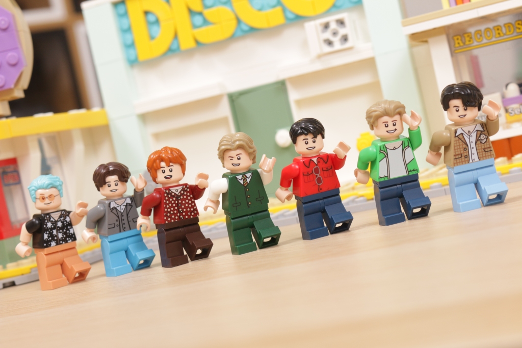 LEGO Ideas 21339 BTS Dynamite Bangtan Boys Jin Suga j hope RM Jimin V Jung Kook review 81 1024x683