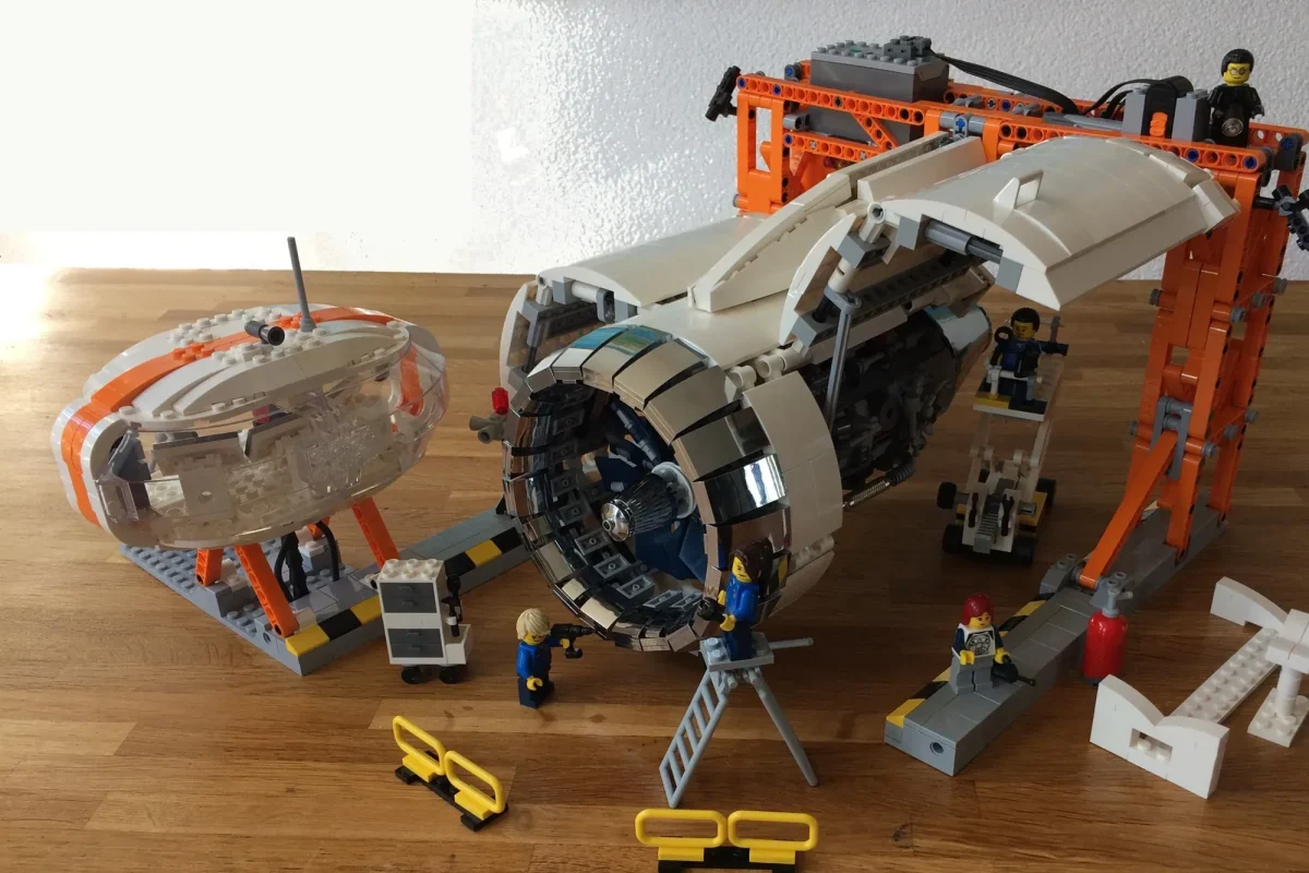 LEGO Ideas aircraft engine workshop 1 1200x800
