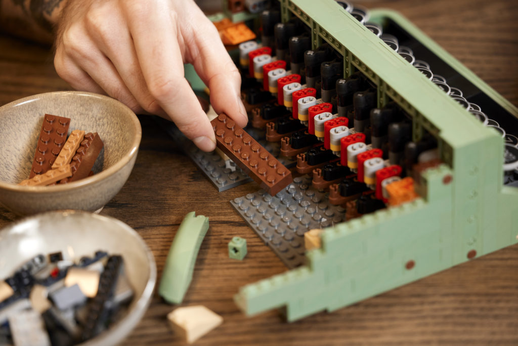 LEGO Ideas 21327 Typewriter lifestyle 7
