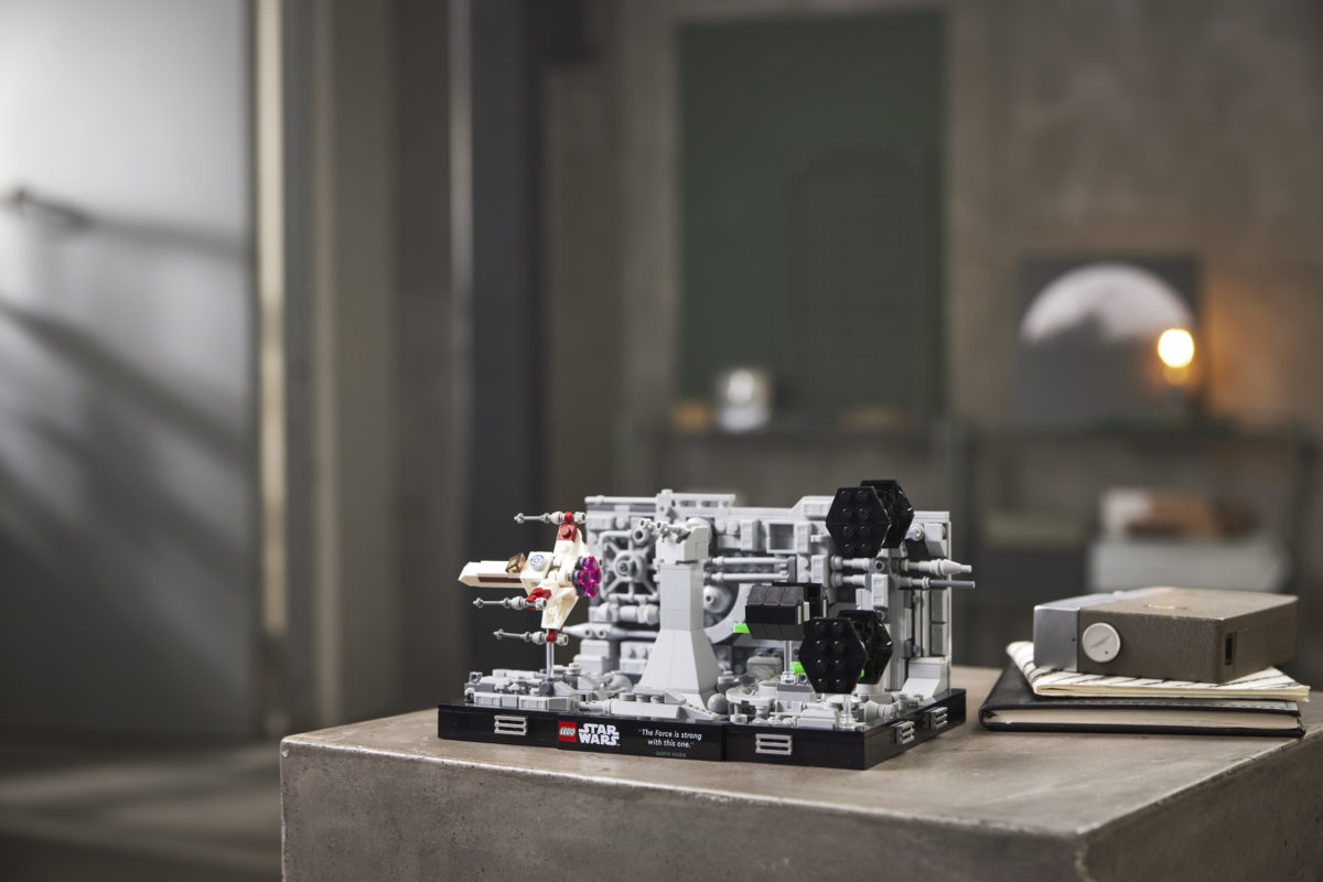 LEGO Star Wars 75329 Death Star Trench Run diorama set 05