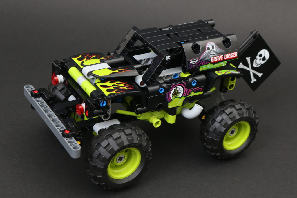LEGO Technic 42118 Monster Jam Grave Digger review 10 1