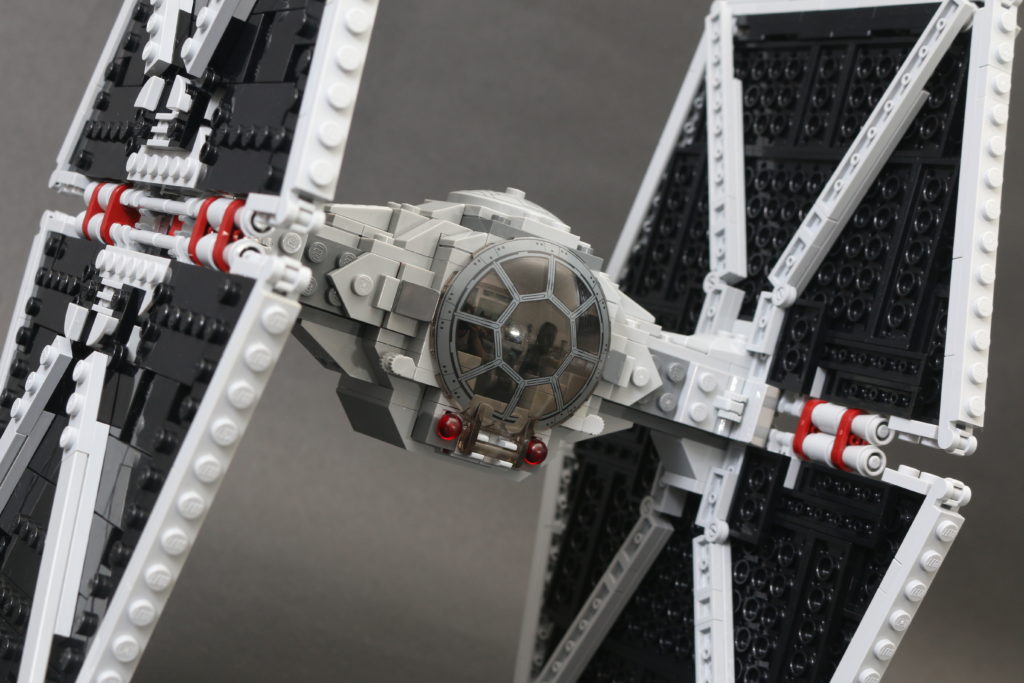 Build a LEGO Mandalorian Outland folding TIE Fighter 45 1