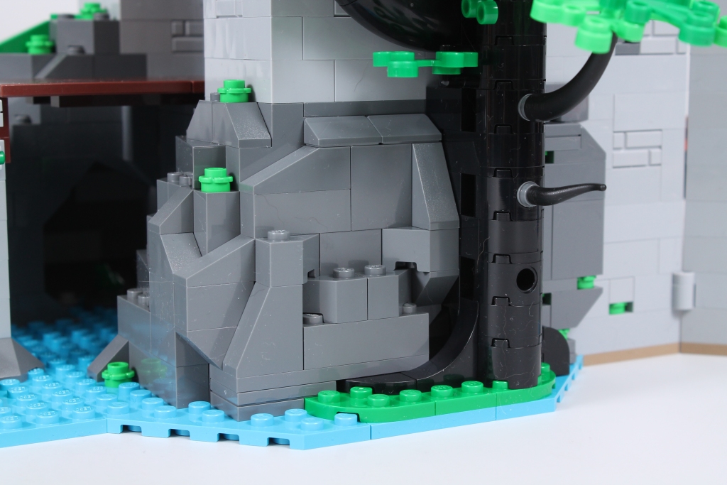 LEGO Icons 10305 Lion Knights Castle critique 24 1024x683