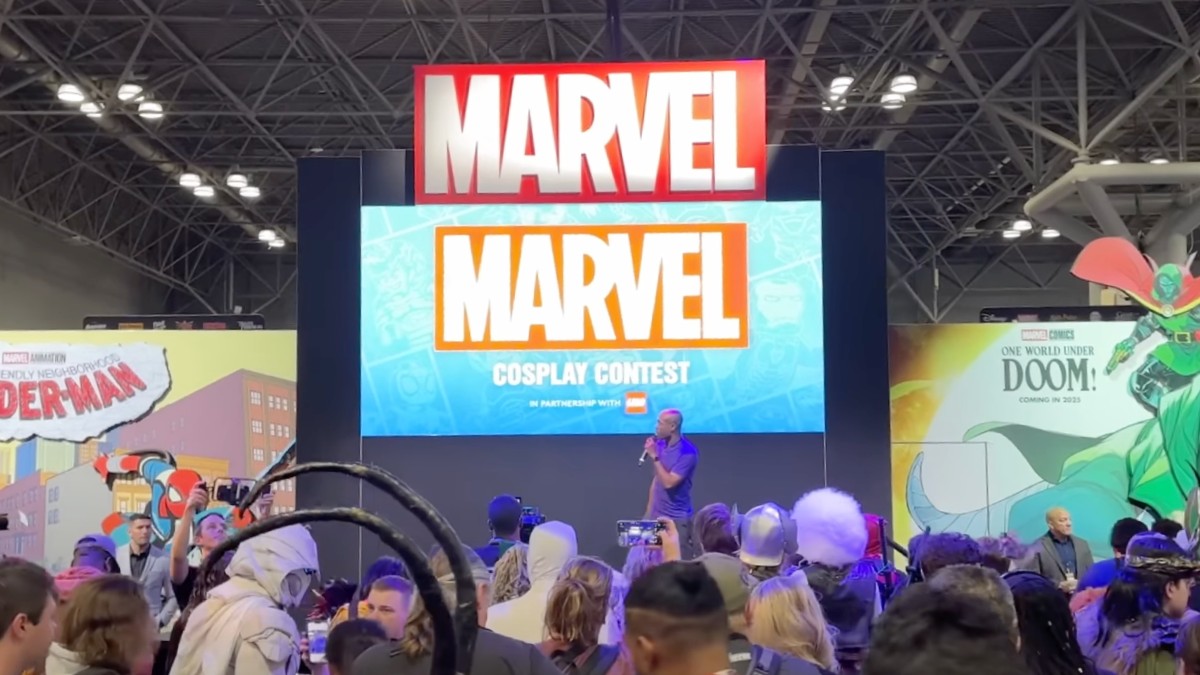 NYCC cosplayers compete to be among the first to take home the X-Mansion
