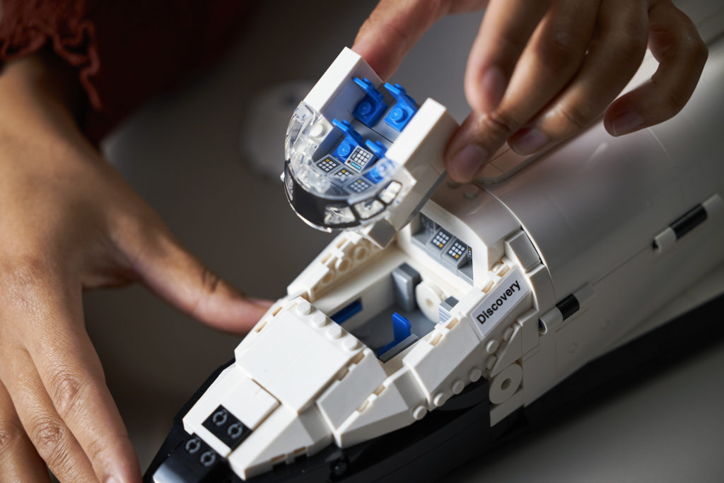 LEGO NASA Space Shuttle Discovery 9