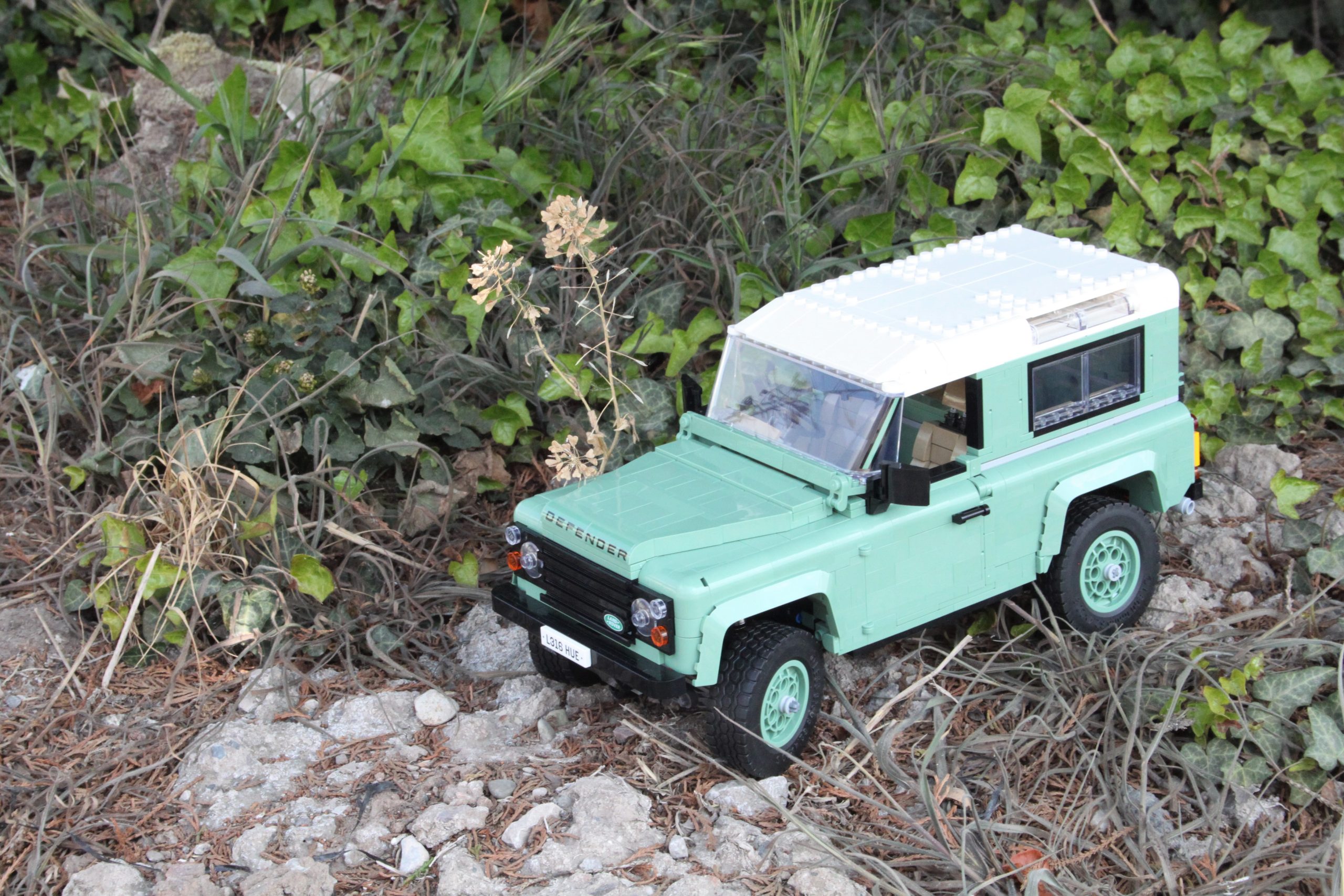 LEGO ICONS 10317 LAND ROVER CLASSIC DEFENDER 90 review outside 31 scaled