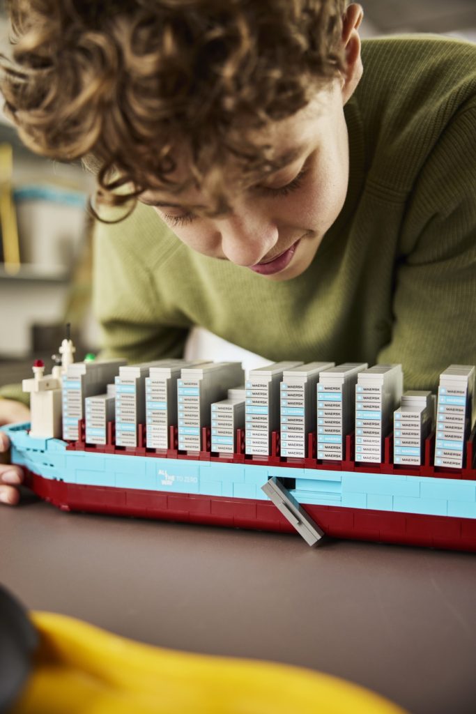 LEGO 40955 Maersk Dual Fuel Container Vessel 9 683x1024