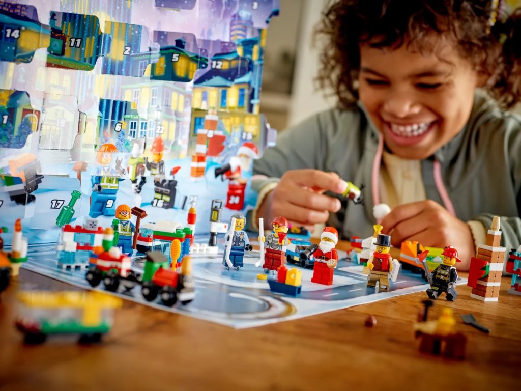 LEGO CITY 60303 CITY Advent Calendar 4