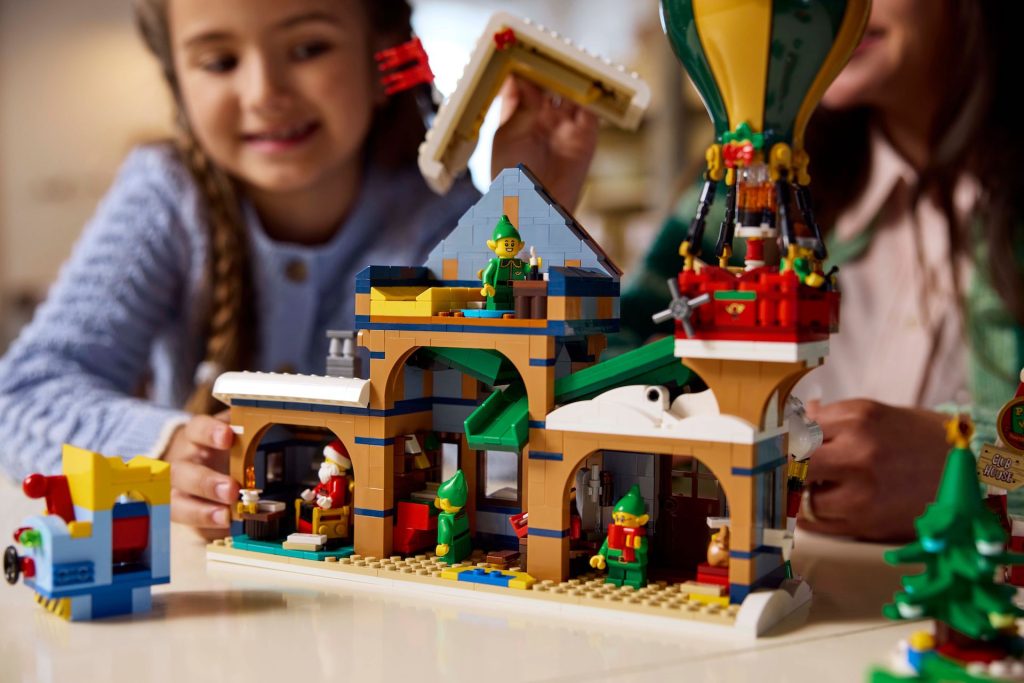 LEGO Winter Village 10339 Santas Post Office 20 1024x683