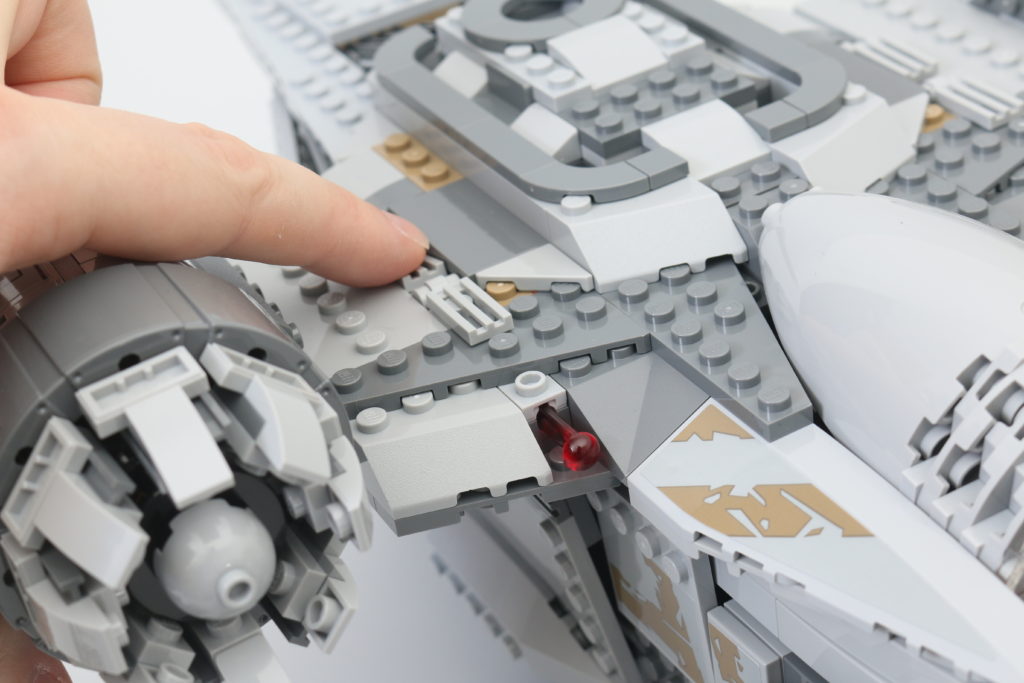 LEGO Star Wars 75292 The Mandalorian Bounty Hunter Transport The Razor Crest review 19