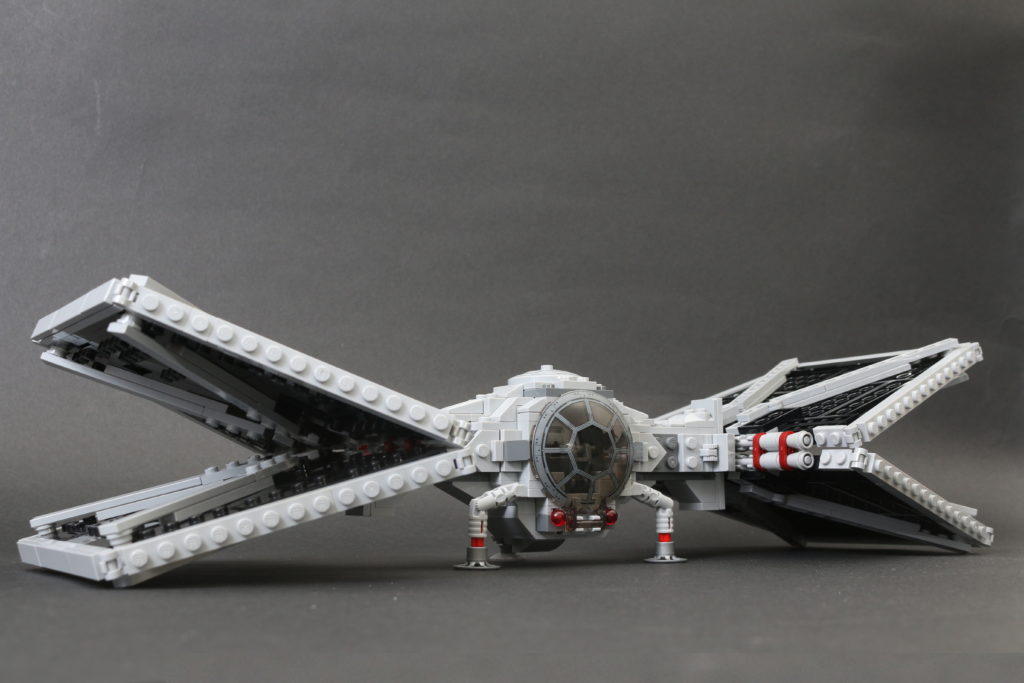 Build a LEGO Mandalorian Outland folding TIE Fighter 55i 1
