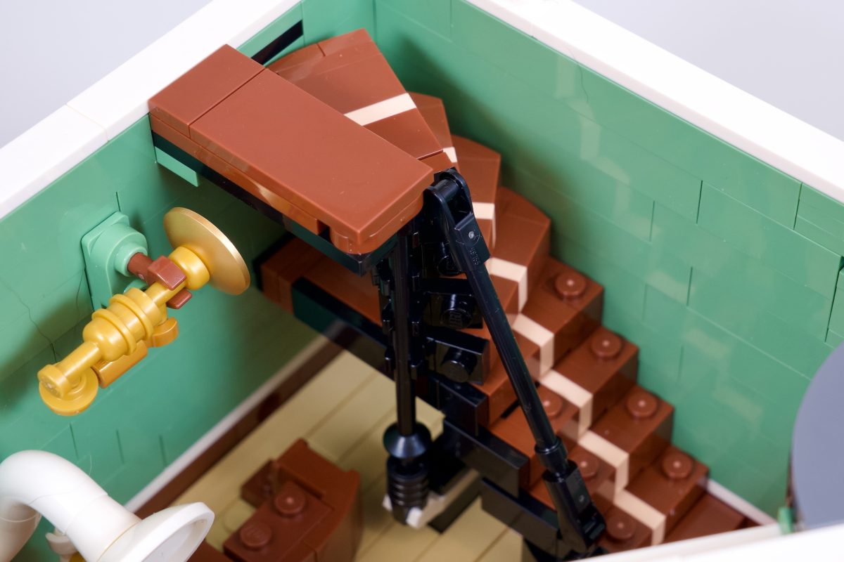 LEGO Icons 11371 Shopping Street review 46 1200x800