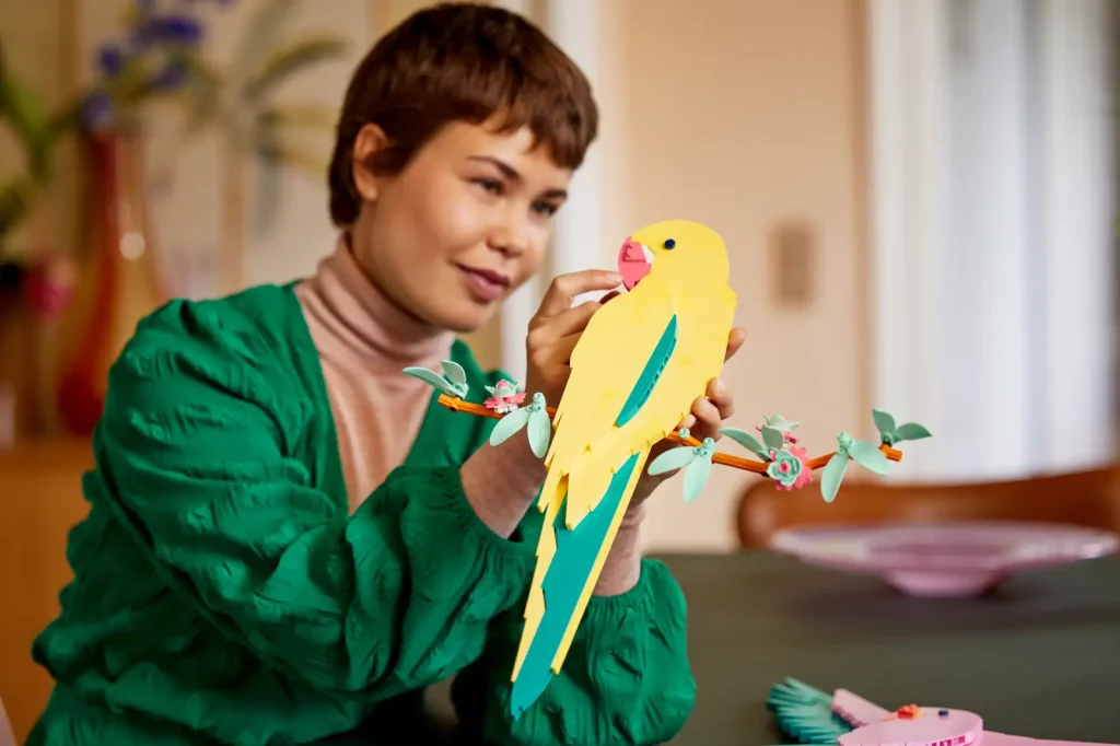 LEGO Art 31211 Macaw Parrots Lifestyle 2 1024x682