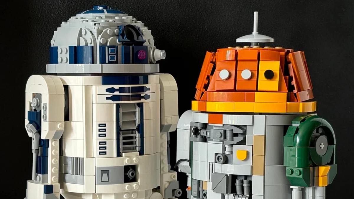 Custom companion for LEGO Star Wars 75379 R2-D2 has good timing