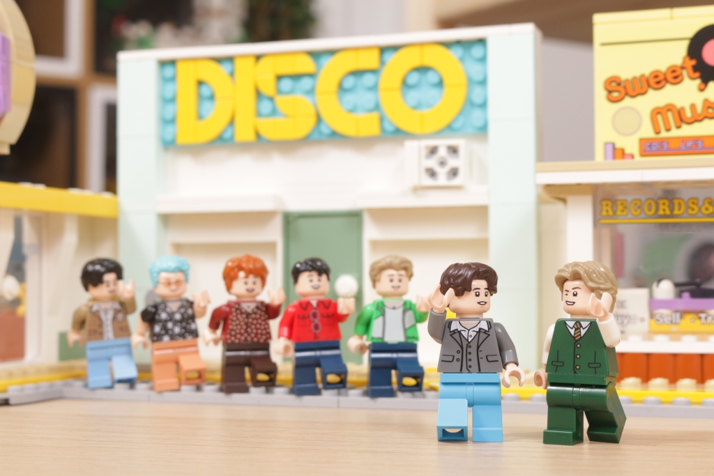 LEGO Ideas 21339 BTS Dynamite Bangtan Boys Jin Suga j hope RM Jimin V Jung Kook review 20 1024x683