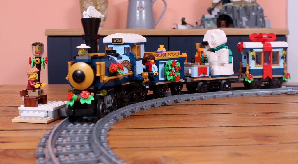 LEGO Winter Village 10361 Holiday Express Train review 34 1024x565