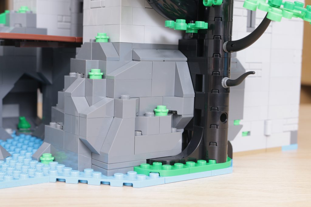 LEGO ICONS 10305 Lion Knights Castle review 39 1024x683