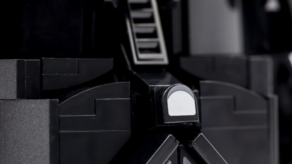 LEGO Star Wars 75304 Darth Vader Helmet 23