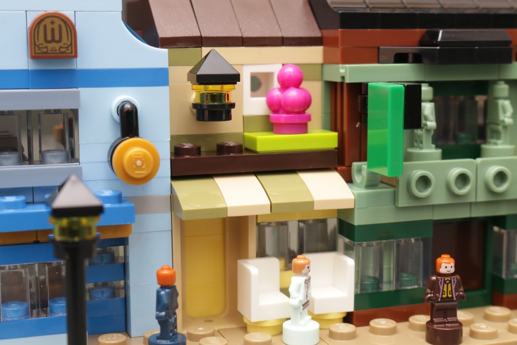 LEGO Harry Potter 76444 Diagon Alley Wizarding Shops review 25 1024x683