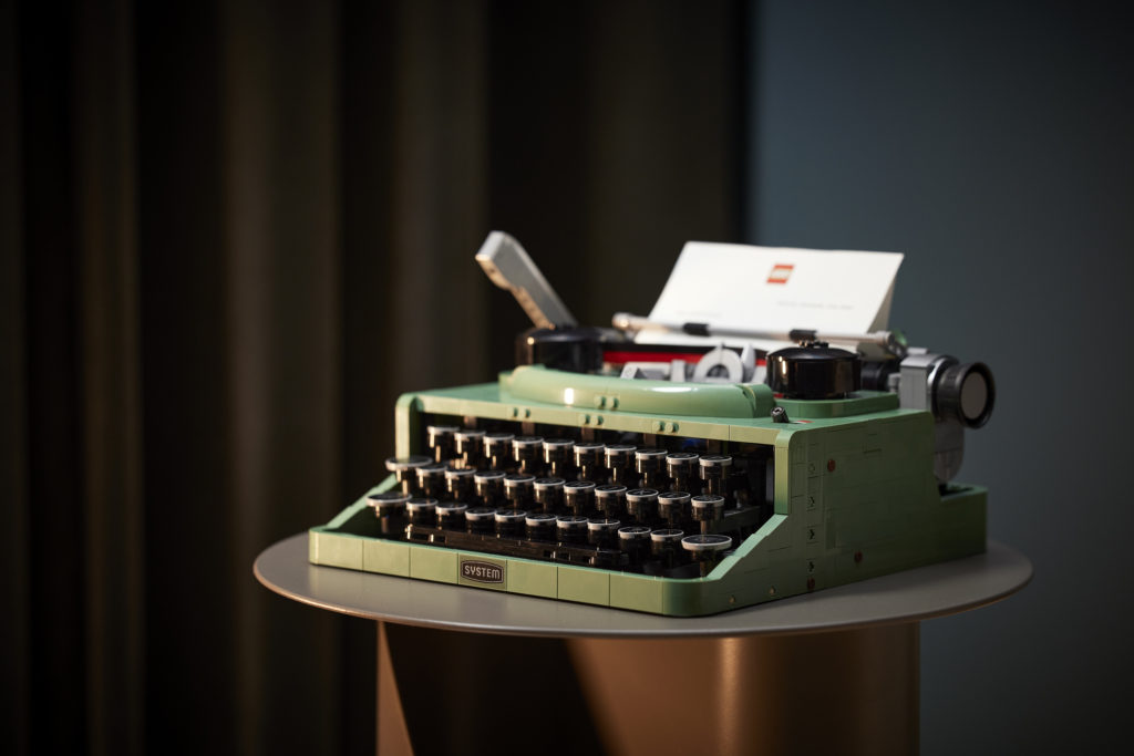LEGO Ideas 21327 Typewriter lifestyle 15