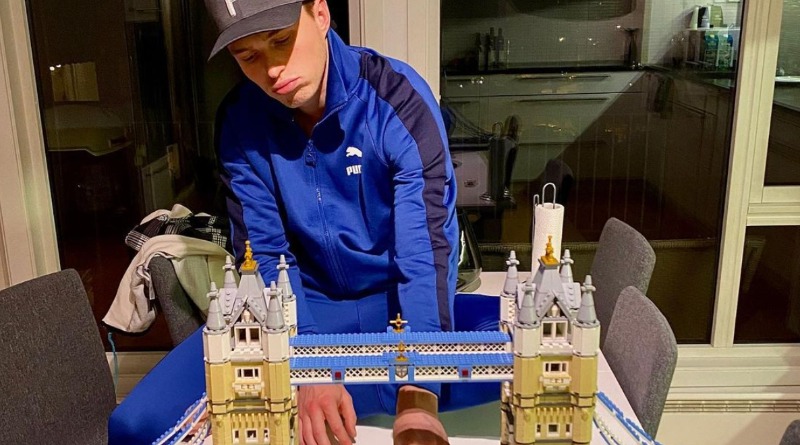 Gold medal Norwegian athlete unwinds with LEGO