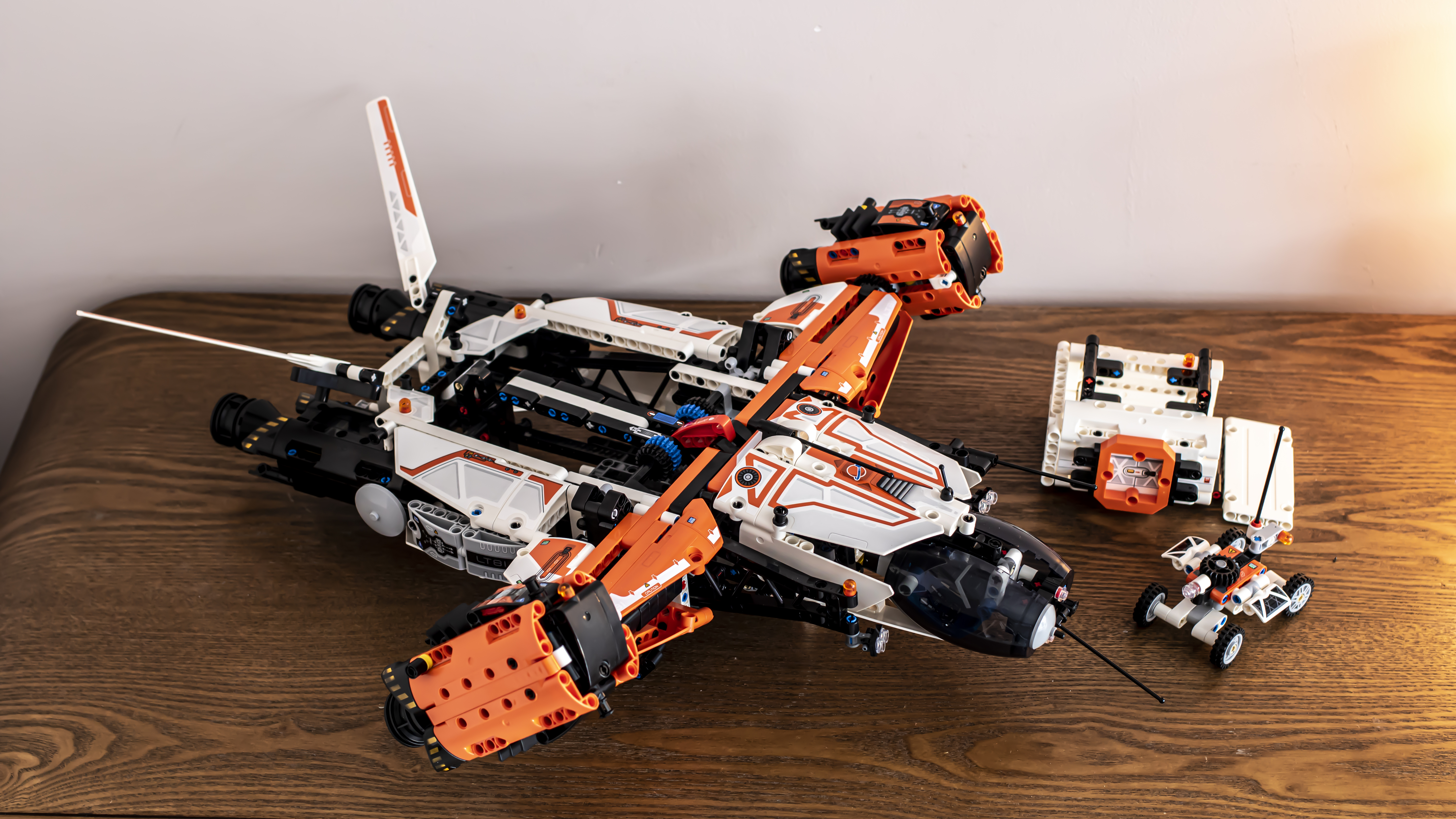 LEGO Technic 42181 VTOL Heavy Cargo Spaceship LT81 review 