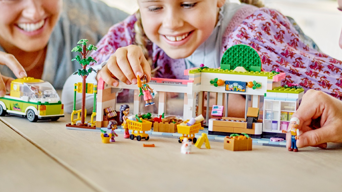 Free LEGO Friends model available during Make and Take event