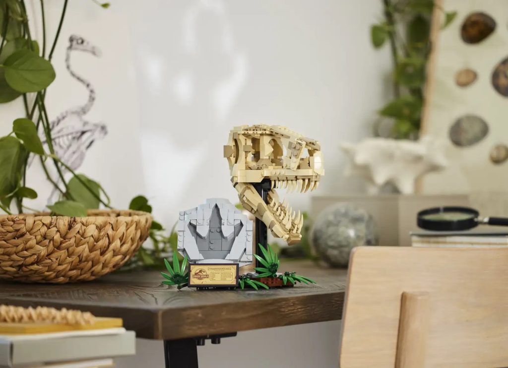 LEGO Jurassic World 76964 Dinosaur Fossils T. rex Skull Lifestyle 2 1024x742