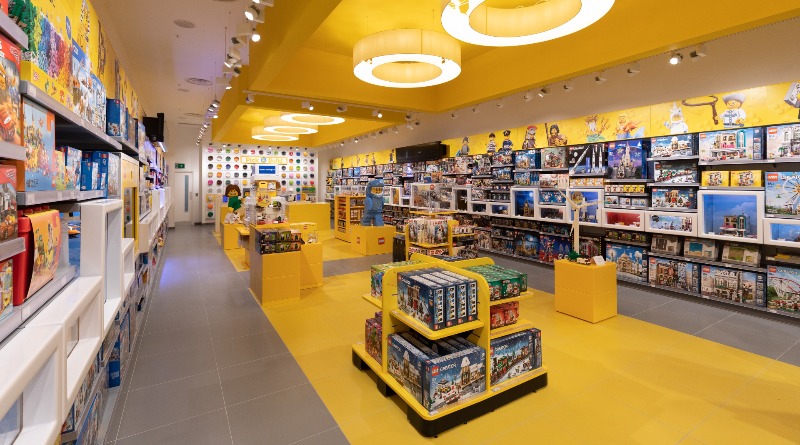 Canada gets a new LEGO Store