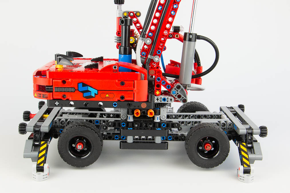 42144 Technic Material Handler 19