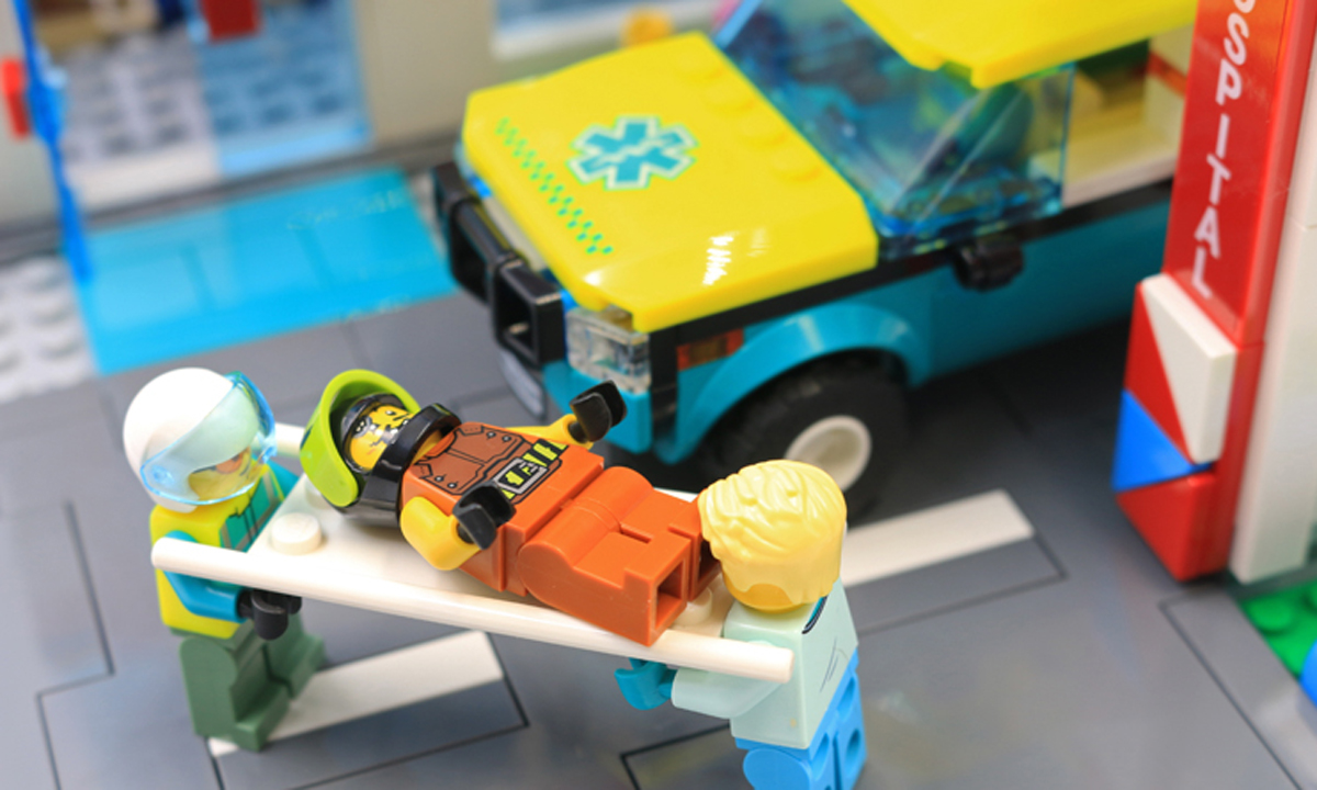 LEGO CITY 60330 Hospital review