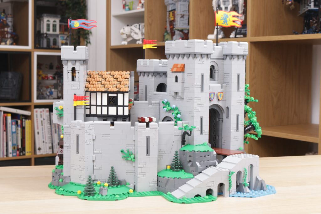 LEGO ICONS 10305 Lion Knights Castle review 2 1024x683