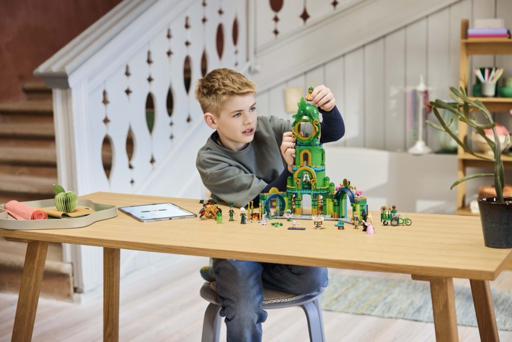 LEGO Wicked 75684 Welcome to Emerald City 3 1 1024x683
