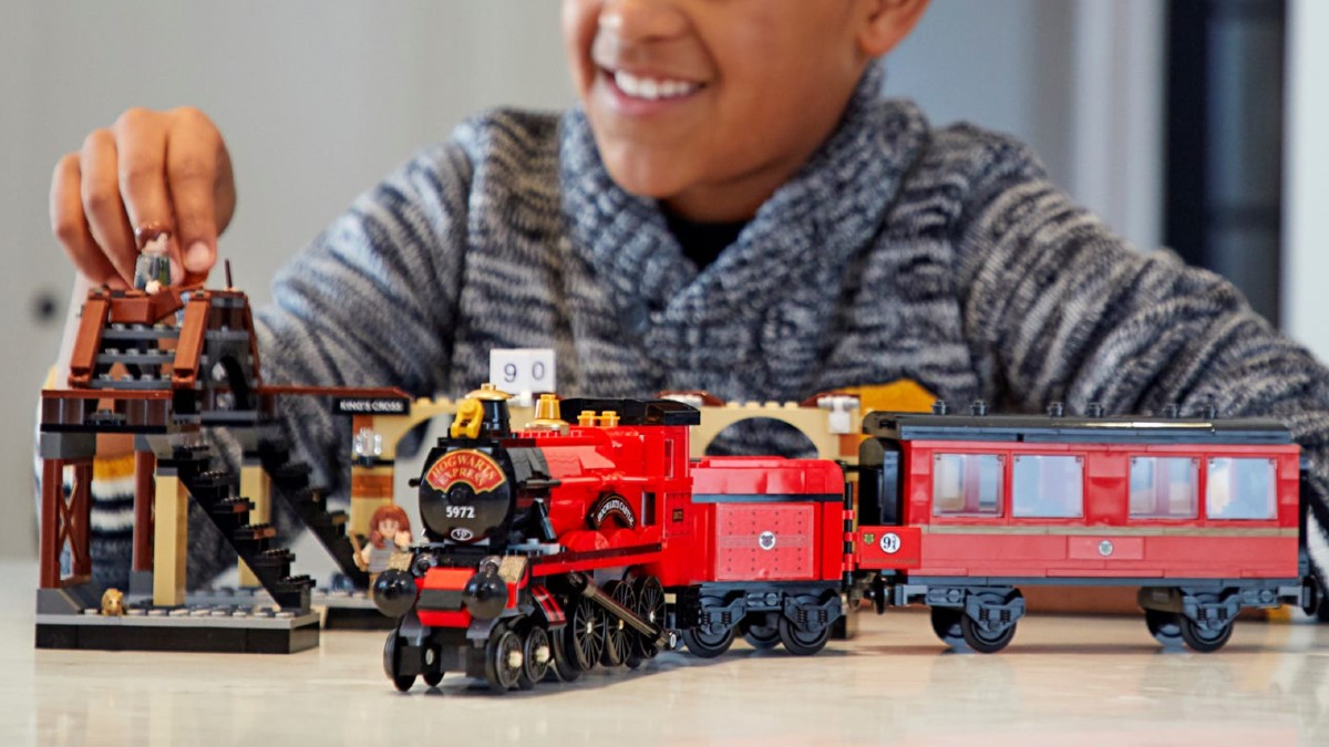Save 25% on the retiring 75955 Hogwarts Express at Argos
