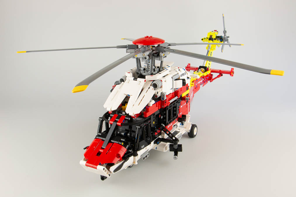 42145 Technic Airbus H175 Rescue Helicopter 17
