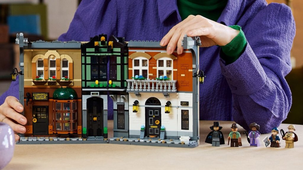 LEGO Icons 10351 Sherlock Holmes Book Nook featured 3 1024x576