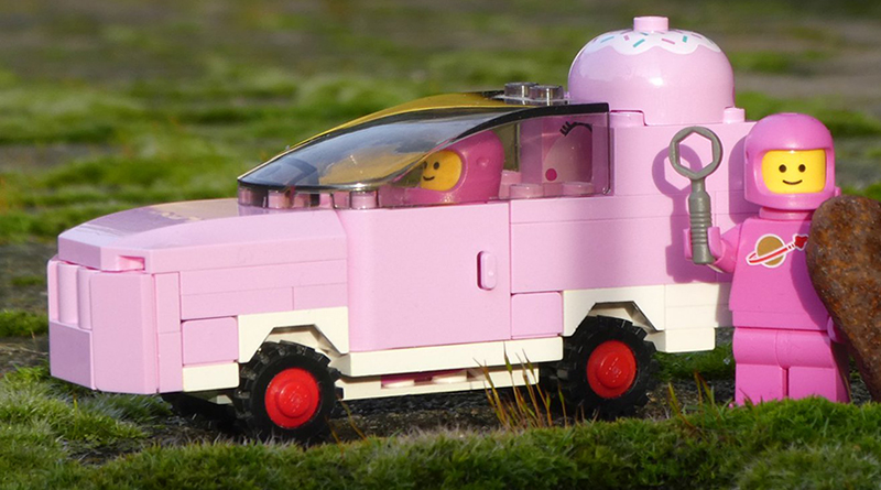 Brick Pic of the Day: Rover in pink