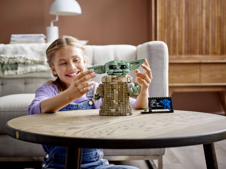 LEGO Star Wars 75318 The Child 13