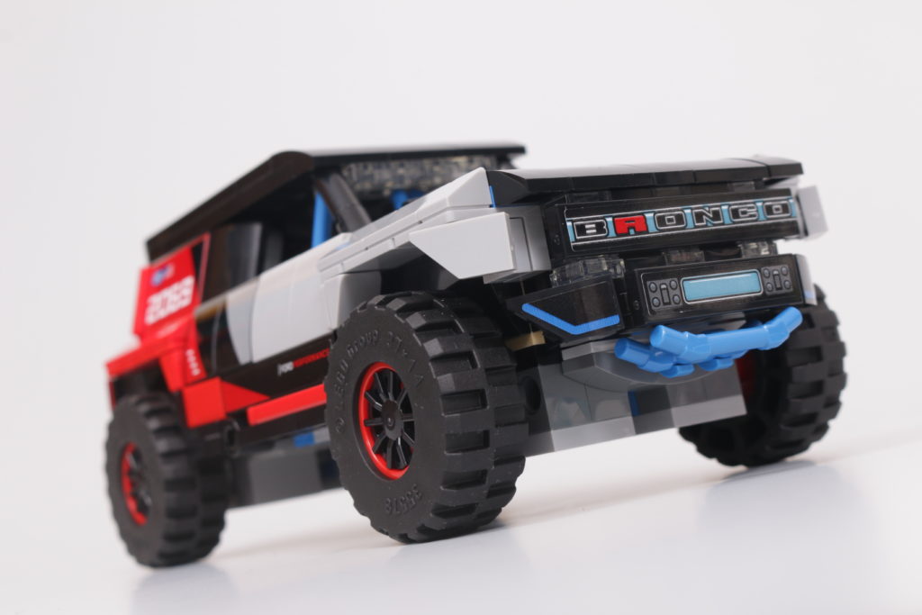 LEGO Speed Champions 76905 Ford GT Heritage Edition and Bronco R review 26