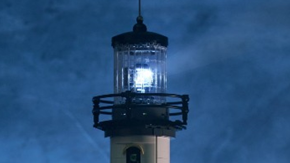 WATCH: LEGO Motorised Lighthouse's light is its second best feature