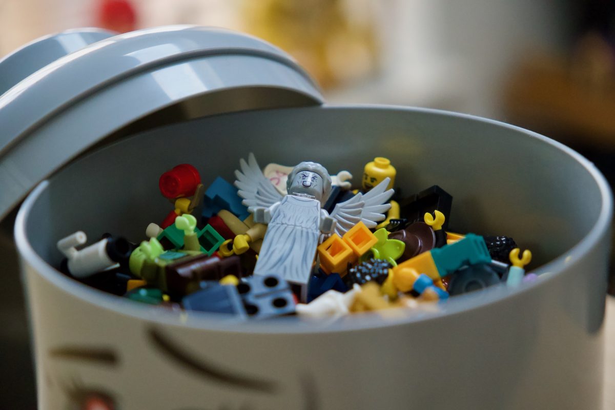 LEGO 5009862 Zombie Storage Head – Small review 6 1200x800