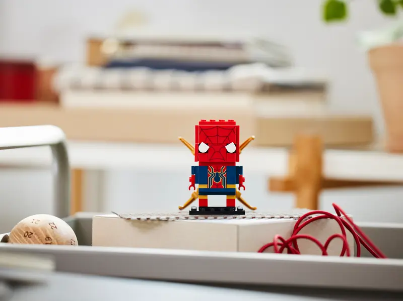 40670 Iron Spider Man Lifestyle