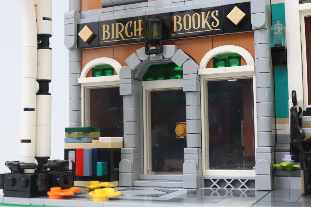 LEGO Creator Expert 10270 Bookshop review 31
