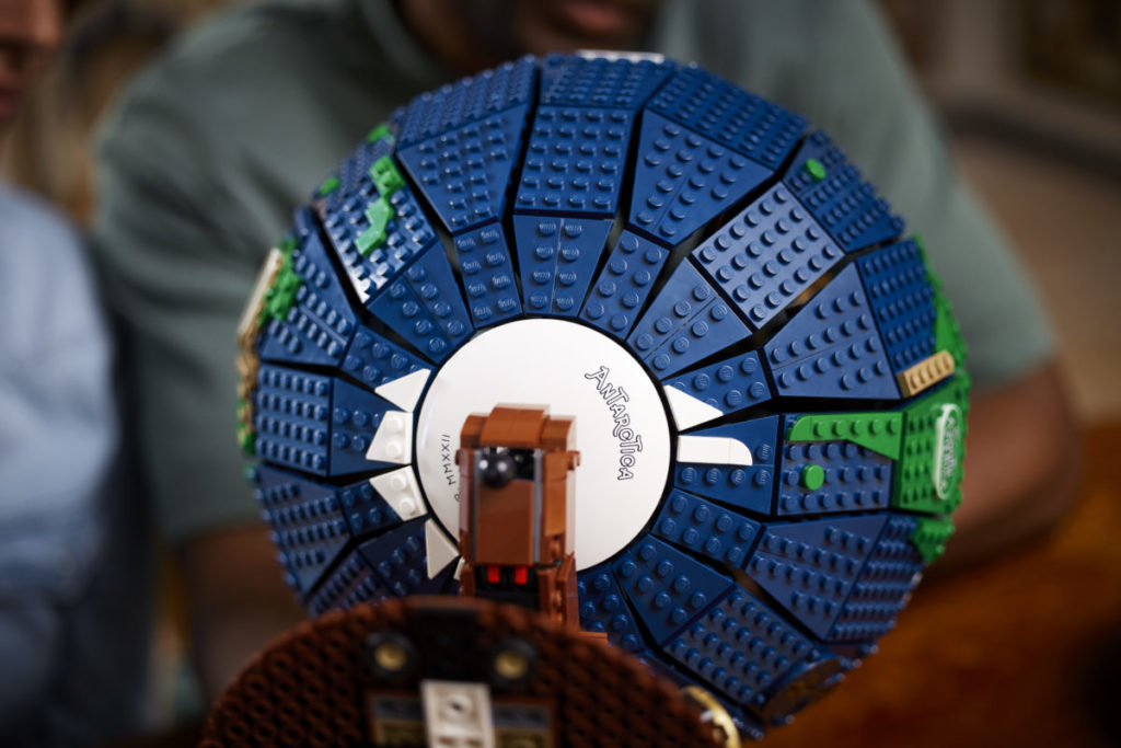 LEGO Ideas 21332 The Globe 11 1024x683