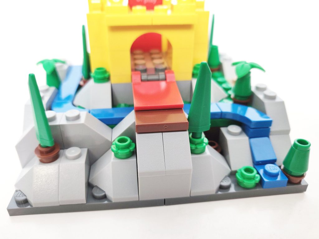 LEGO 6426244 90th Anniversary Mini Castle The Brick Fan 4 1024x768